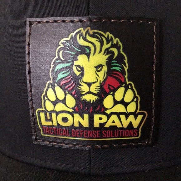 BNWT LION PAW T.D.S. 112 Richardson snap back closure and custom leather patch - Picture 4 of 5